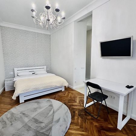 Kyiv Old Town Apartment Near Golden Gate Exterior photo